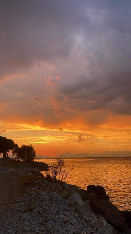 Σπίτι Με Σοφίτα Μπροστά Στη Θάλασσα Villa Trápeza Kültér fotó